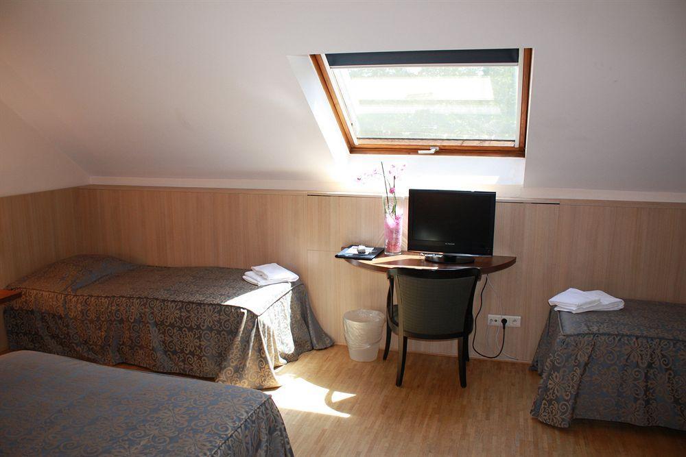 Hotel Ibis Wavre Brussels East Esterno foto