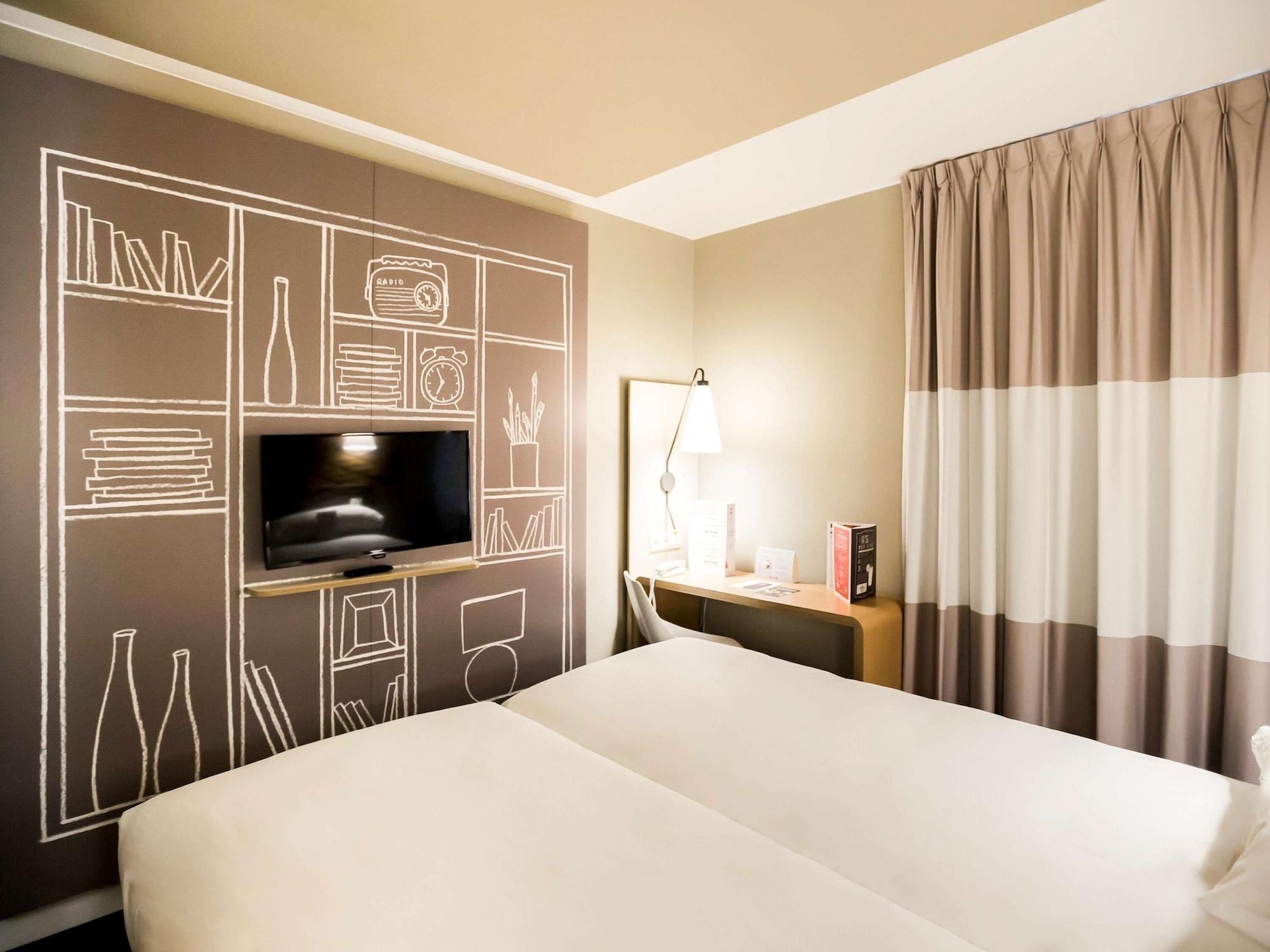 Hotel Ibis Wavre Brussels East Esterno foto