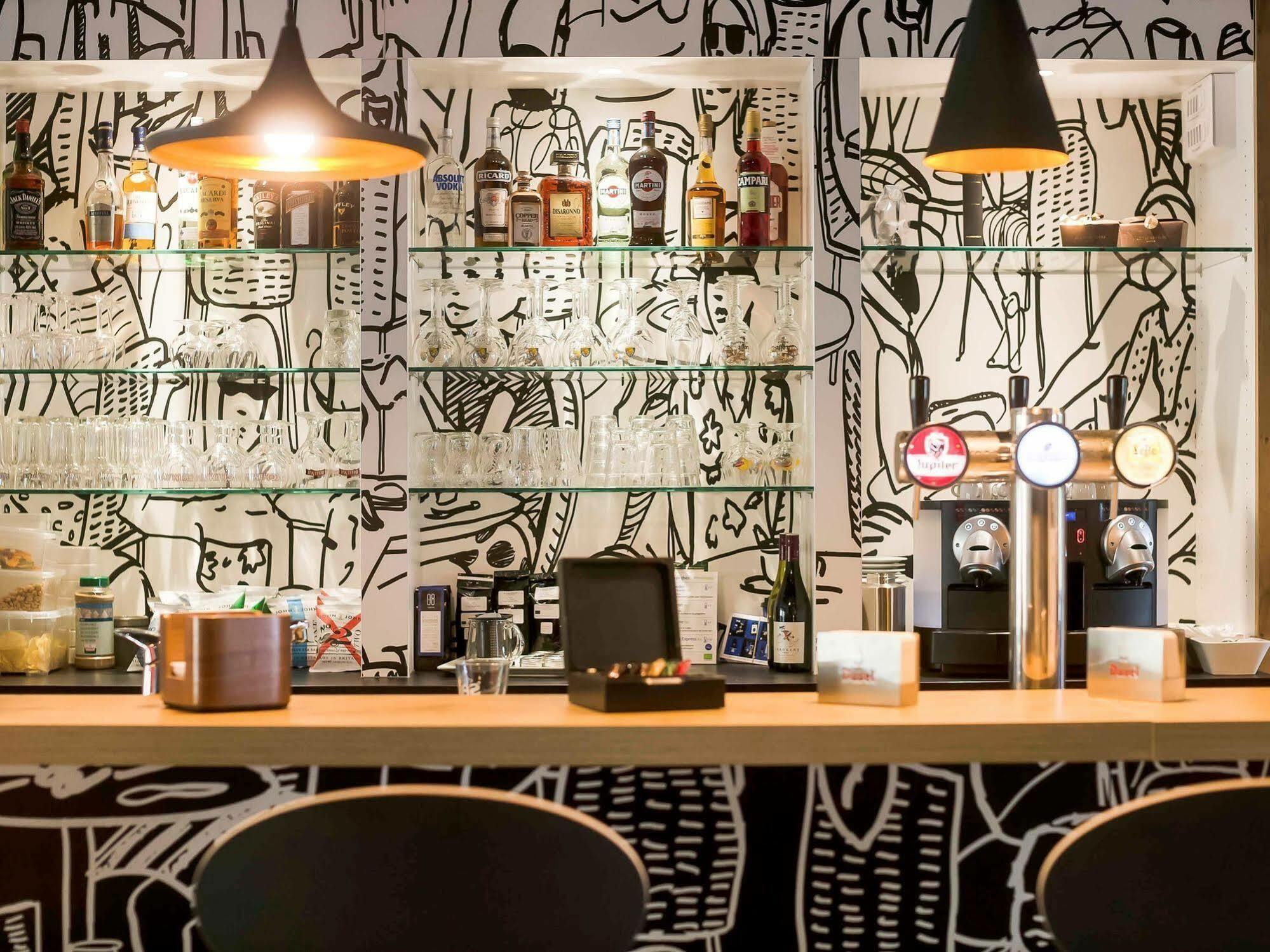 Hotel Ibis Wavre Brussels East Esterno foto